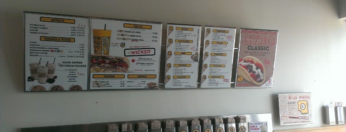 Which Wich? Superior Sandwiches is one of สถานที่ที่ Kina ถูกใจ.