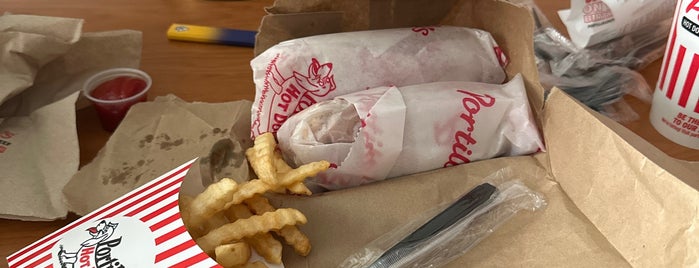 Portillo's Hot Dogs is one of Lunch spots.