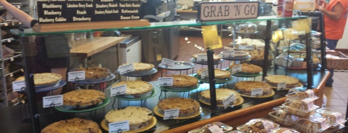 Grand Traverse Pie Company is one of Lugares favoritos de Carrie.
