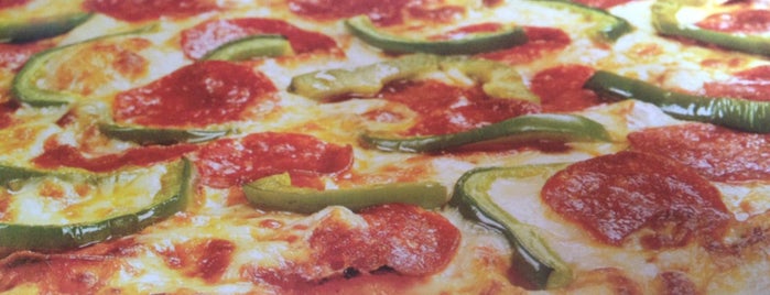 Esposito's New York & Coal Fired Pizza is one of Tempat yang Disukai Lexi.