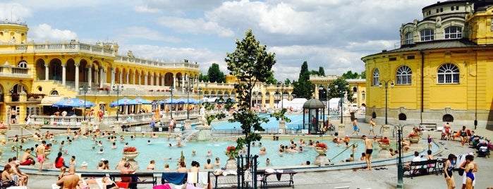 Széchenyi Thermalbad is one of Budapest.