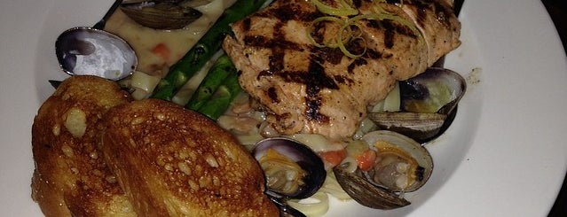 Five Hooks Fish Grill is one of Locais curtidos por Vasu.