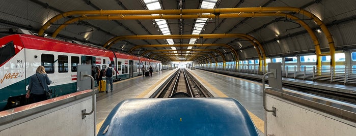 Stazione Fiumicino Aeroporto (ZRR) is one of Posti che sono piaciuti a Wesley.