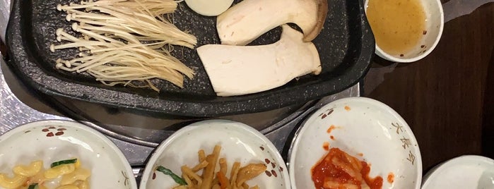 Dae Jang Geum Korean BBQ (대장금/大長今) is one of Melbourne to eat.