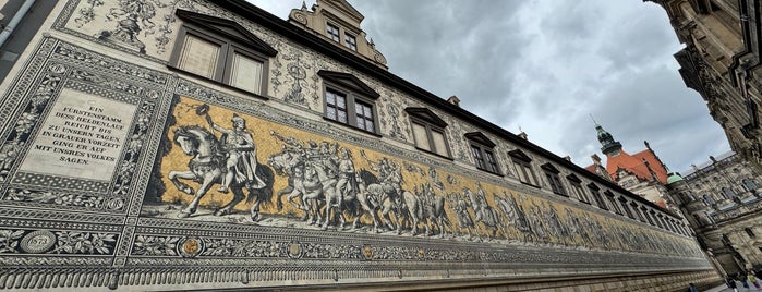 Desfile de los Príncipes is one of Dresden.