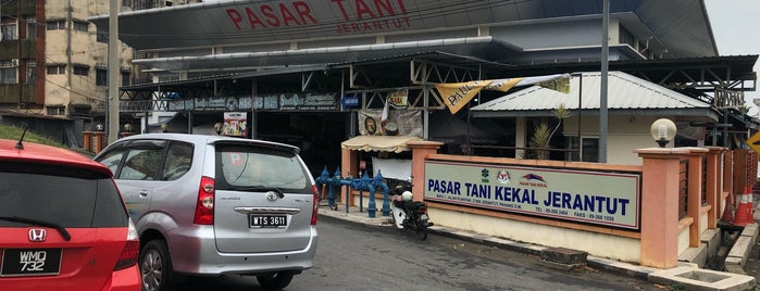 Pasar Tani Jerantut is one of สถานที่ที่ Zack ถูกใจ.