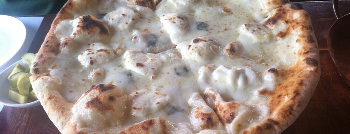 Giani's Napoli Pizzeria is one of Favourites.