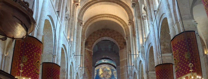 Basilique Saint-Sernin is one of Parijs.