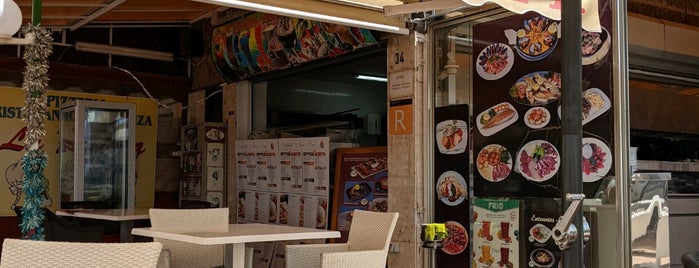 Pizzeria La Piazza is one of Gran Canaria.