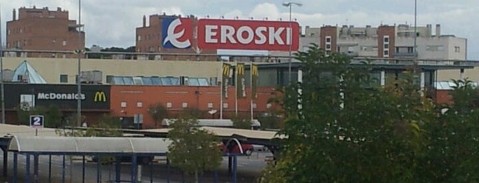 Eroski Terrassa is one of Lieux qui ont plu à Ivan.