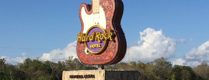 Hard Rock Riviera Maya Front Gate is one of Tempat yang Disukai Moni.