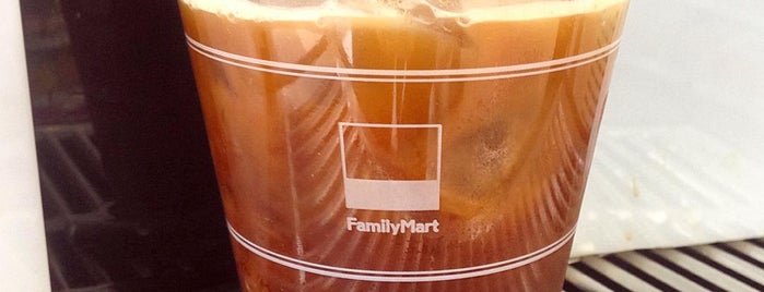 FamilyMart is one of Locais curtidos por mkymmt.