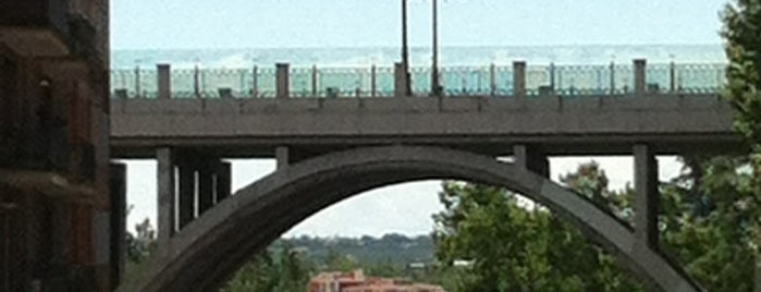 Viaducto de Segovia is one of Lugares guardados de Juan Carlos.