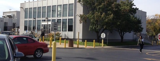 Illinois Secretary of State Driver Services Facility is one of สถานที่ที่ Captain ถูกใจ.