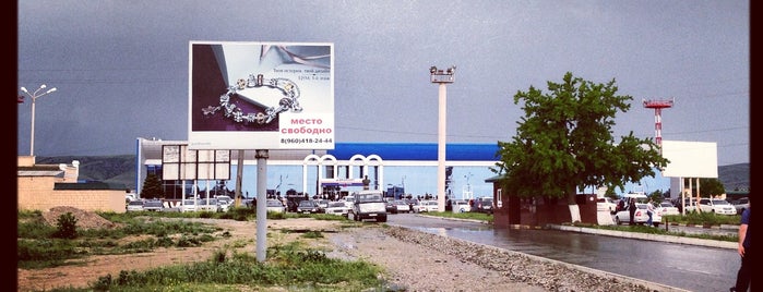 Makhachkala International Airport (MCX) is one of Lugares favoritos de Telman.