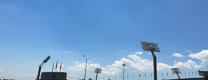 Estacionamiento del Estadio Olímpico Universitario is one of Posti che sono piaciuti a Mayte.