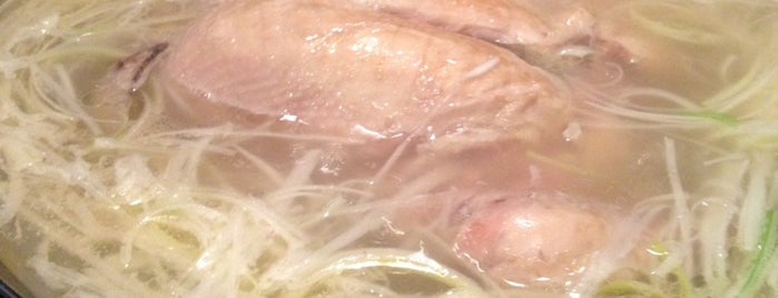 丸鶏 もと屋 is one of papecco1126さんの保存済みスポット.