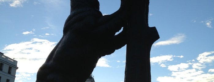 Estatua del Oso y el Madroño is one of Quintessential : Madrid.