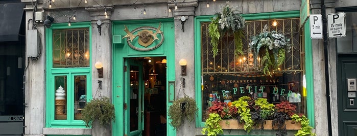 Le Petit Café is one of Cafés Montréal.