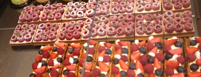La Pâtisserie by Cyril Lignac is one of Millefeuille Lover in Paris.