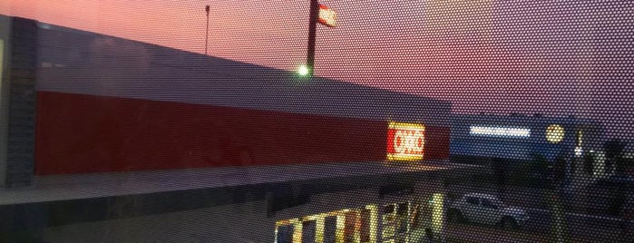 Oxxo is one of Marielenさんのお気に入りスポット.
