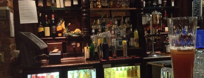 Kilians Irish Pub is one of Lugares favoritos de Larissa.