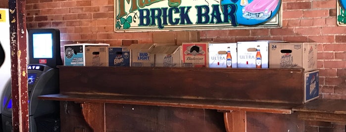 Mulligan's Brick Bar is one of Avast! Land Pubbery.
