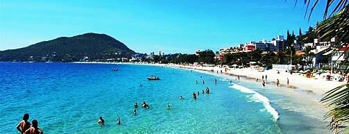 Praia de Bombinhas is one of Olivaさんのお気に入りスポット.