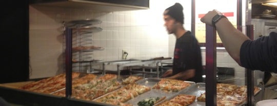 Bostone Pizza is one of Locais salvos de Neville.
