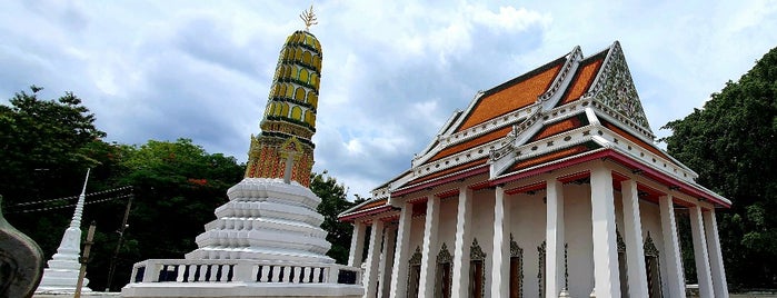 Wat Nang Chi Chotikaram is one of Liftildapeakさんのお気に入りスポット.