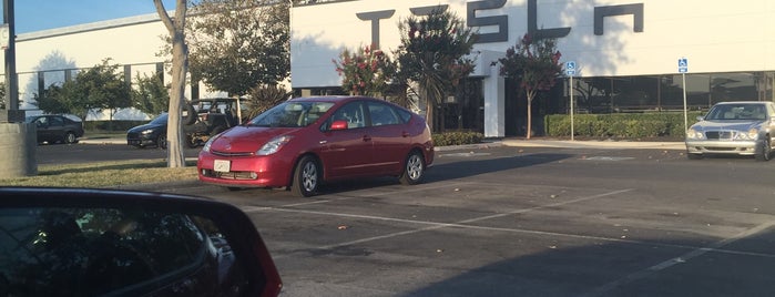 Tesla Motors Factory is one of Nnenniquaさんのお気に入りスポット.