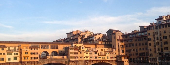 Ponte Vecchio is one of Italia.