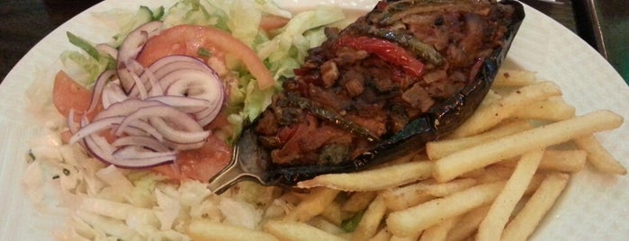 Kebab King is one of สถานที่ที่ Krzys ถูกใจ.
