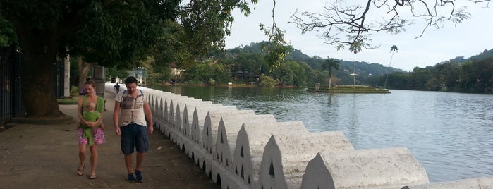 Kandy Lake is one of Lugares favoritos de Krzys.