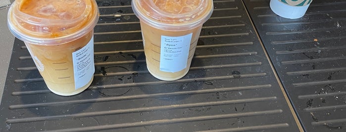 Starbucks is one of Ramsenさんのお気に入りスポット.