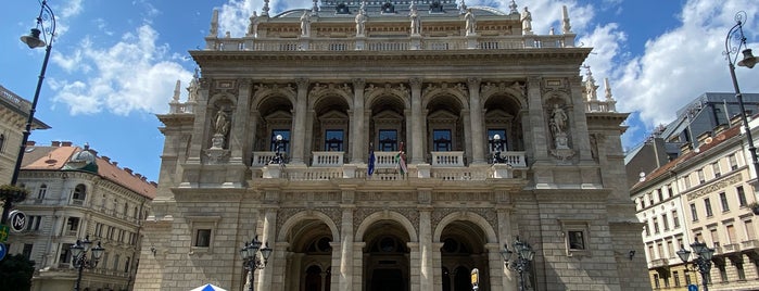 Opera Lépcső is one of Budapeste.