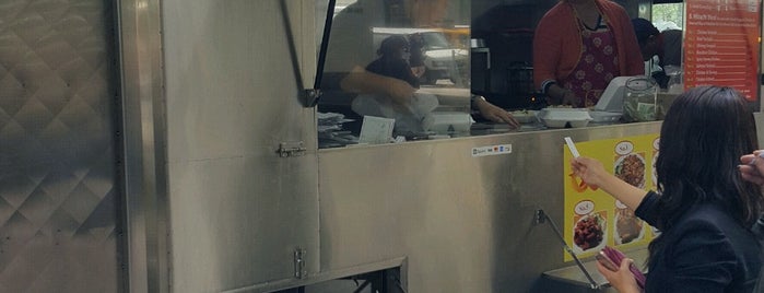 Teppanyaki 2 Food Truck is one of Lugares favoritos de Tom.