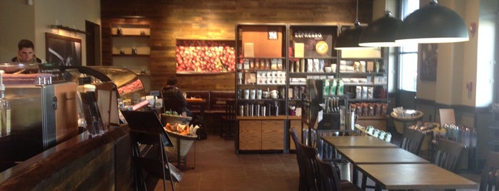 Starbucks is one of Orte, die Julie gefallen.