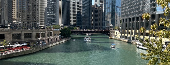 Michigan Avenue Bridge is one of Chicago.