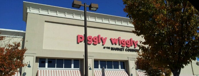 Piggly Wiggly is one of สถานที่ที่ Jason ถูกใจ.