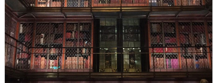 The Morgan Library & Museum is one of สถานที่ที่บันทึกไว้ของ Colleen.