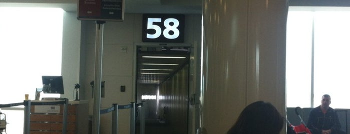 Gate 58 is one of สถานที่ที่ Rozanne ถูกใจ.