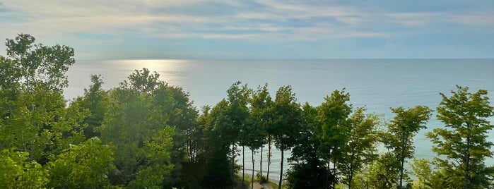 Lake Erie Bluffs MetroPark is one of Must go's.