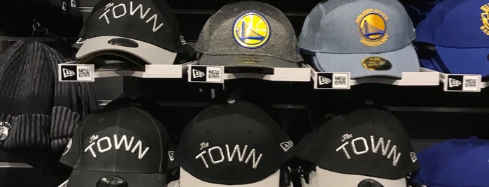 Warriors Team Store is one of San Francisco.