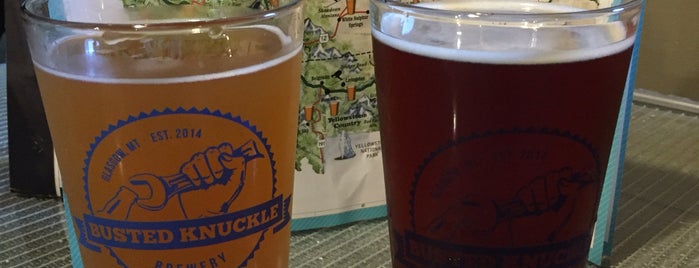 Busted Knuckle Brewery is one of Locais curtidos por Emily.