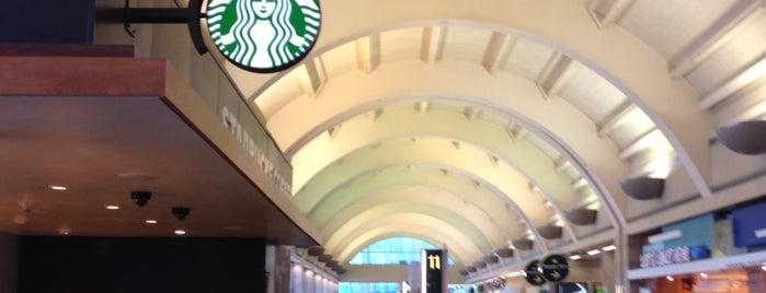 Starbucks is one of Orte, die Martin D. gefallen.
