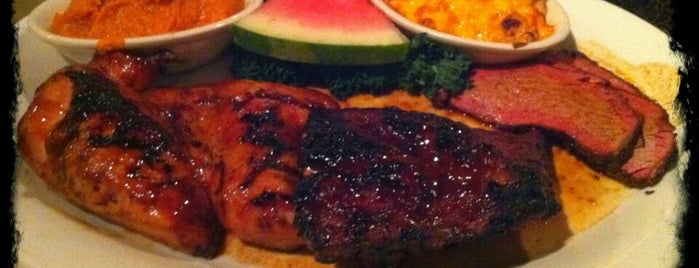 Lucille's Smokehouse Bar-B-Que is one of Martin D.さんのお気に入りスポット.