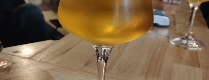 Cave à Bulles is one of Paris Craft Beer.