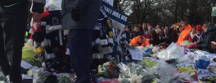 Sir Tom Finney Splash Statue is one of Phat's Saved Places.