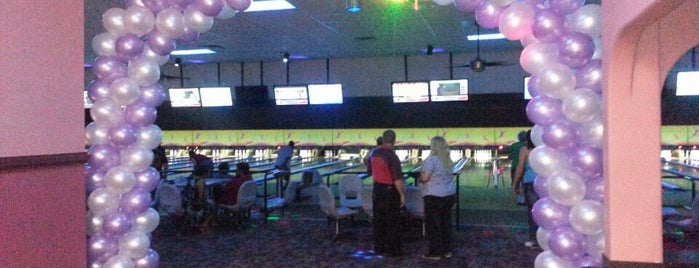 Shore Lanes is one of Lugares favoritos de Tristan.